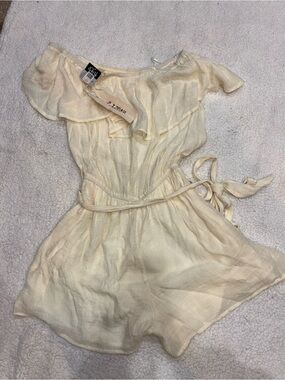 NWT IJOAH Off-Shoulder Cream Top with Waist Tie Medium